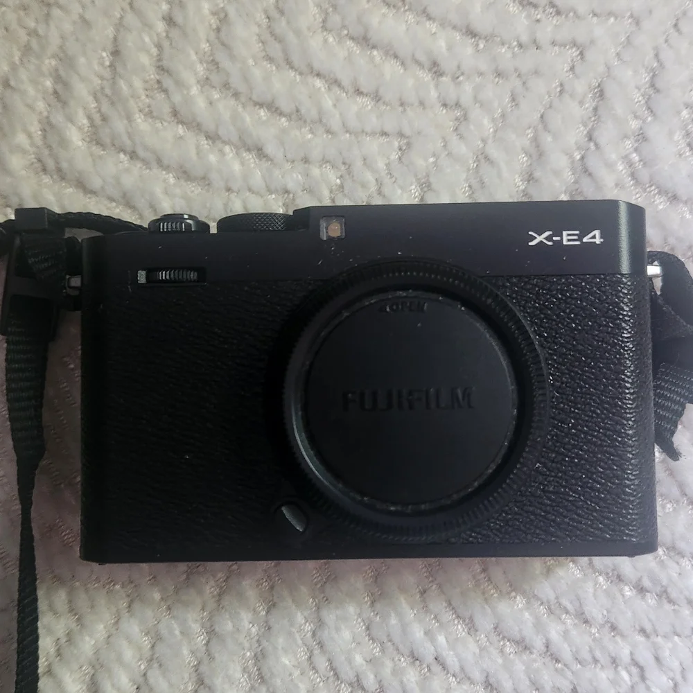 Fujifilm X-E4 Black Excellent Condition Updated NWOB Pls read Description